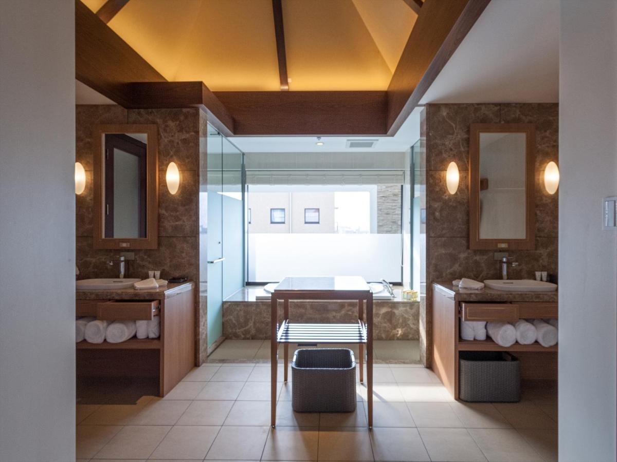 โอกินาว่า คาริยูชิ รีสอร์ต เอ็กเซส นาฮะ Hotel ภายนอก รูปภาพ