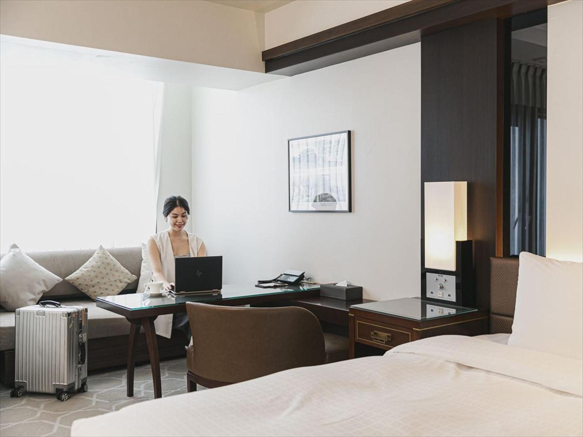 โอกินาว่า คาริยูชิ รีสอร์ต เอ็กเซส นาฮะ Hotel ภายนอก รูปภาพ