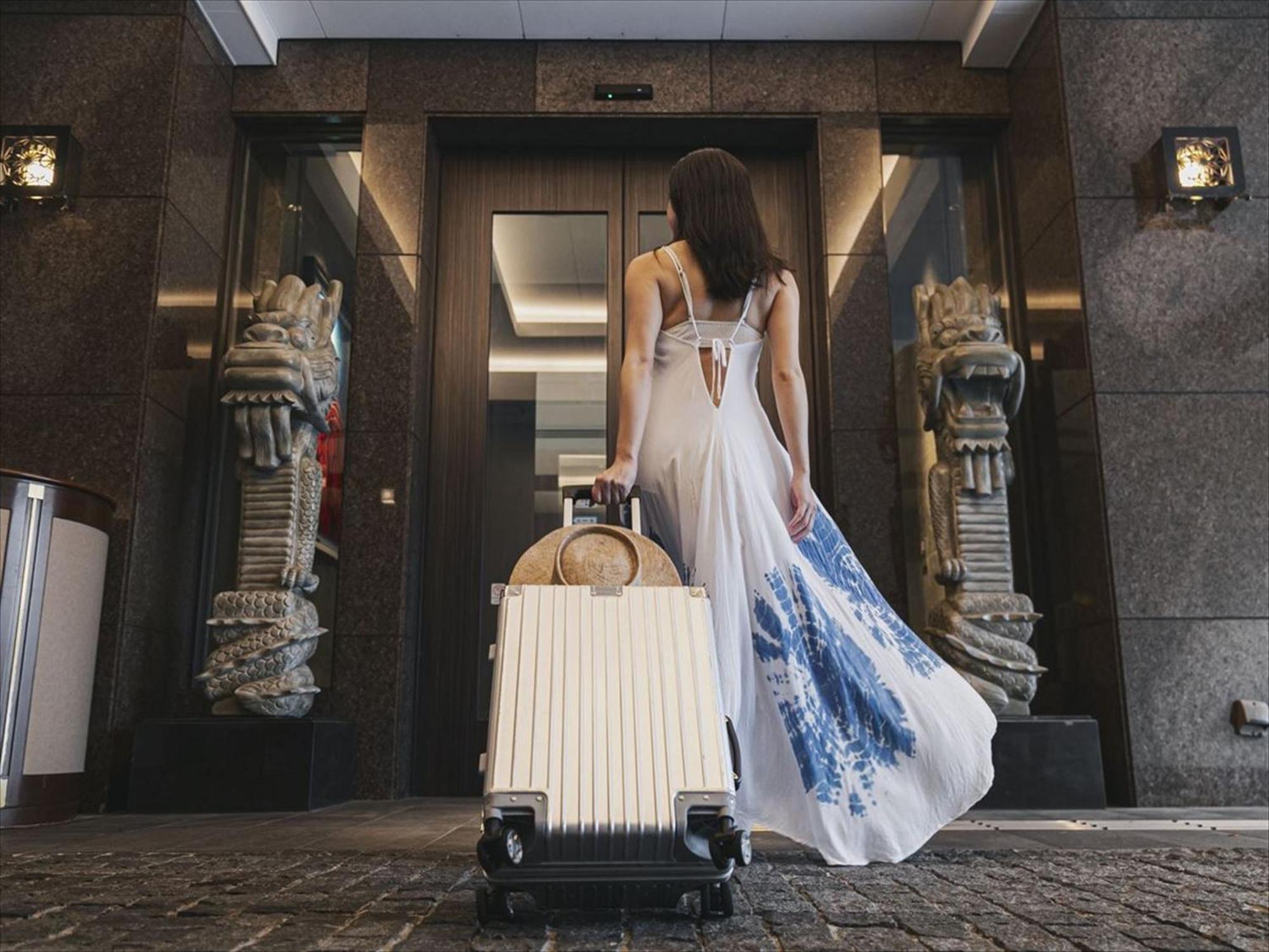 โอกินาว่า คาริยูชิ รีสอร์ต เอ็กเซส นาฮะ Hotel ภายนอก รูปภาพ
