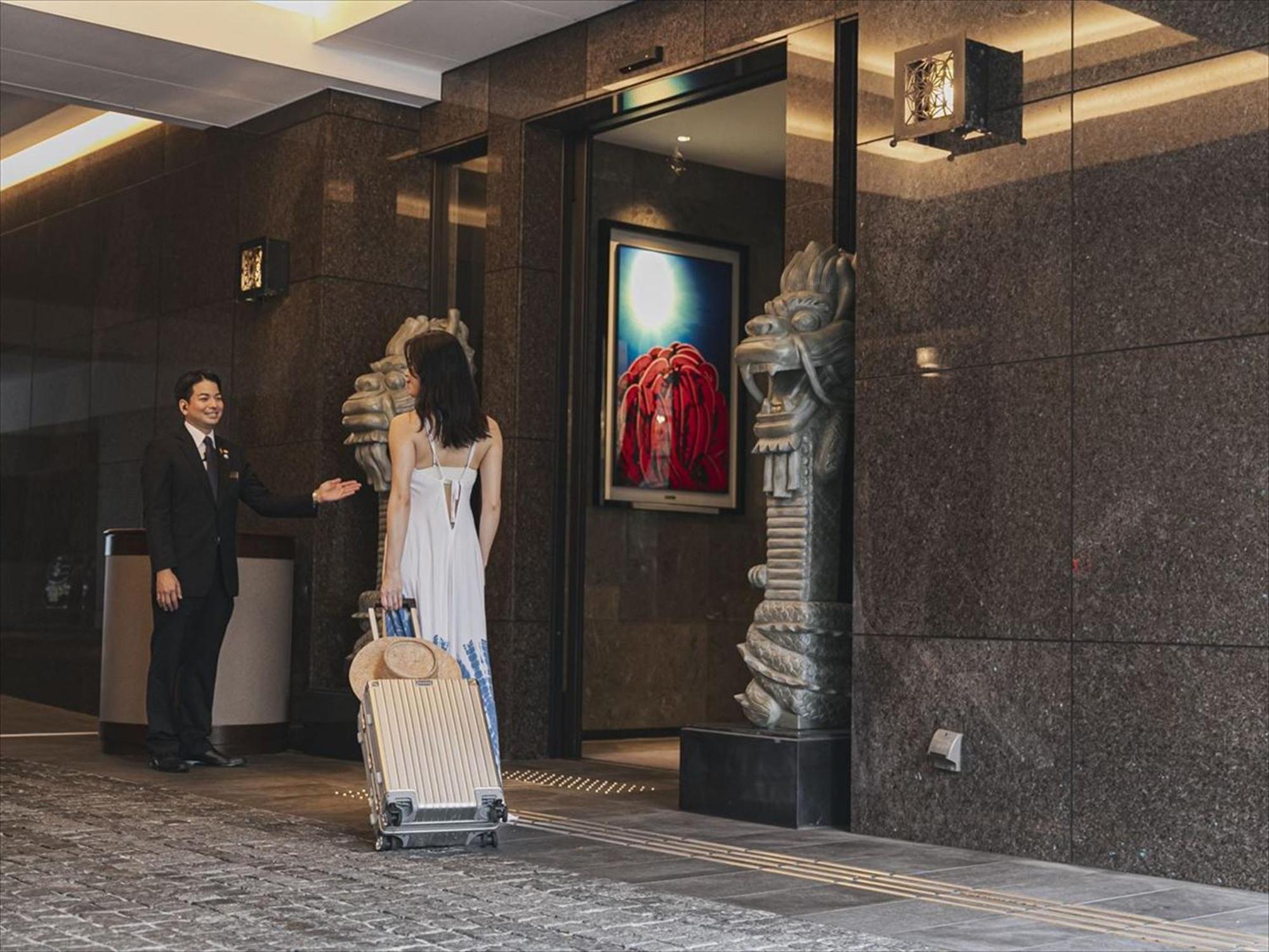 โอกินาว่า คาริยูชิ รีสอร์ต เอ็กเซส นาฮะ Hotel ภายนอก รูปภาพ