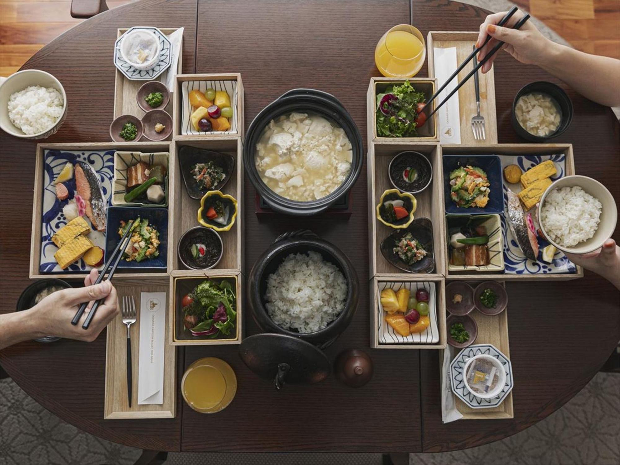 โอกินาว่า คาริยูชิ รีสอร์ต เอ็กเซส นาฮะ Hotel ภายนอก รูปภาพ